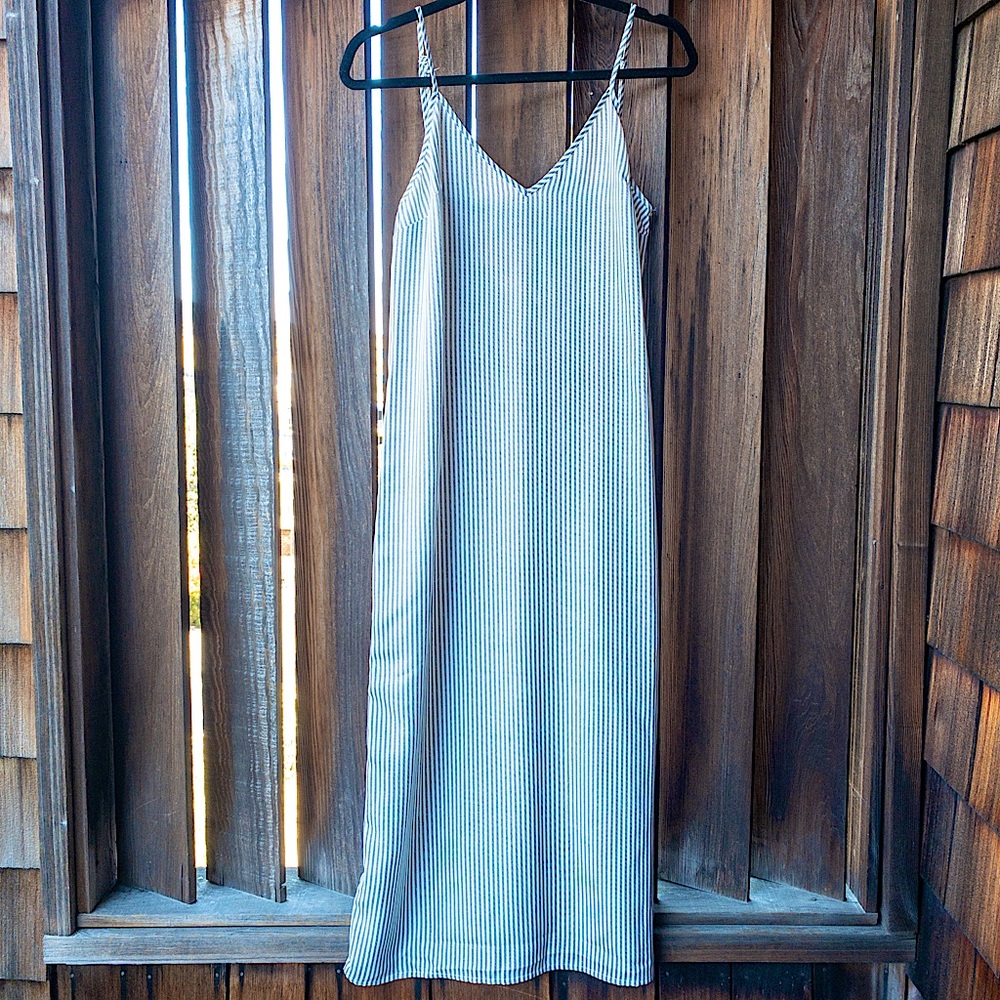 Minimal and clean midi dress